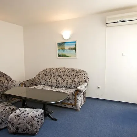 семеен елена палас Hotel 2*