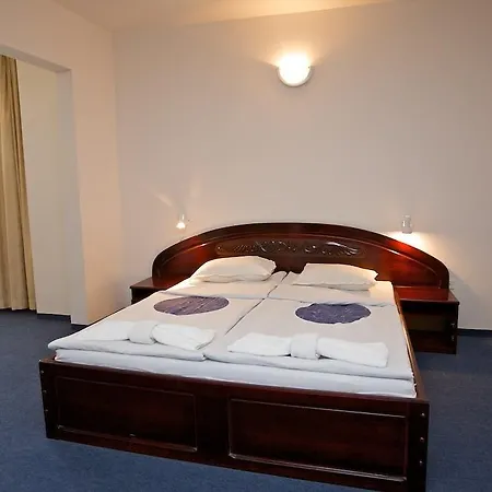 Hotel семеен елена палас