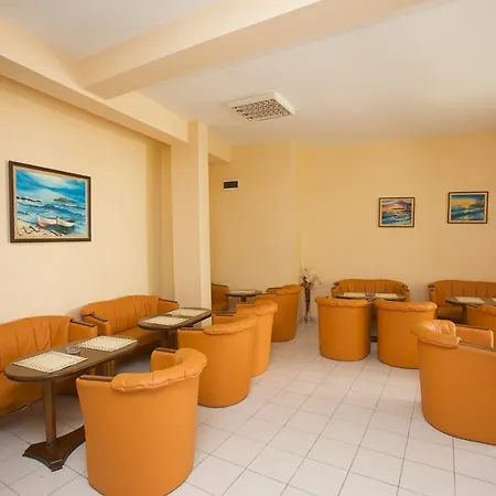 Hotel семеен елена палас