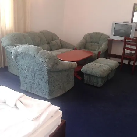 Хотел семеен елена палас 2*