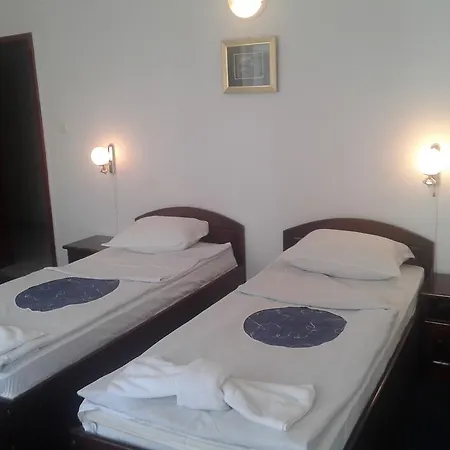 Хотел семеен елена палас 2*