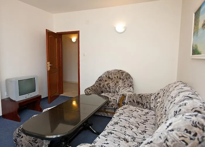 семеен елена палас Szálloda