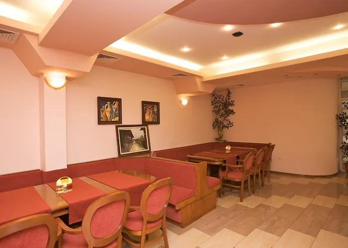 Szálloda семеен елена палас 2*