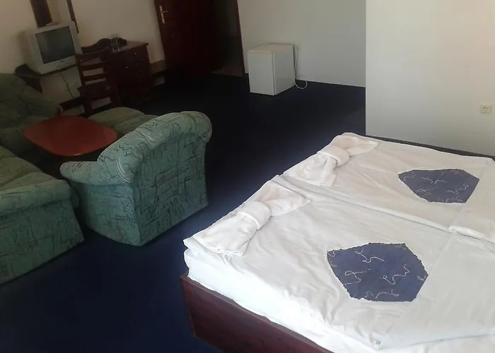 семеен елена палас Szálloda